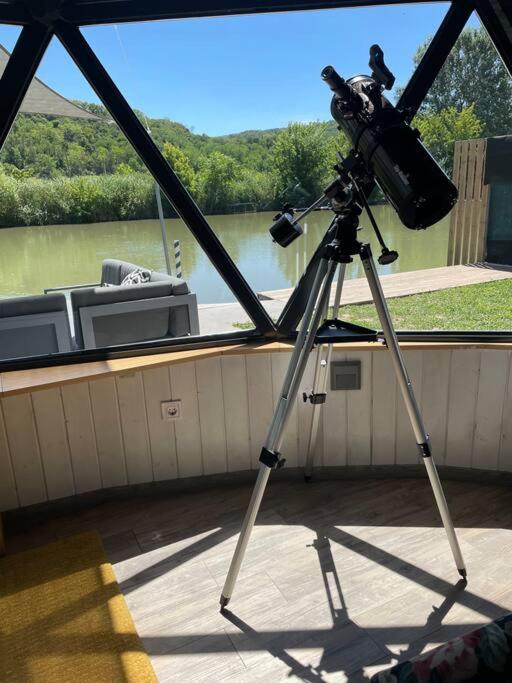 Domeglamping At Fishinglake Ságvár エクステリア 写真