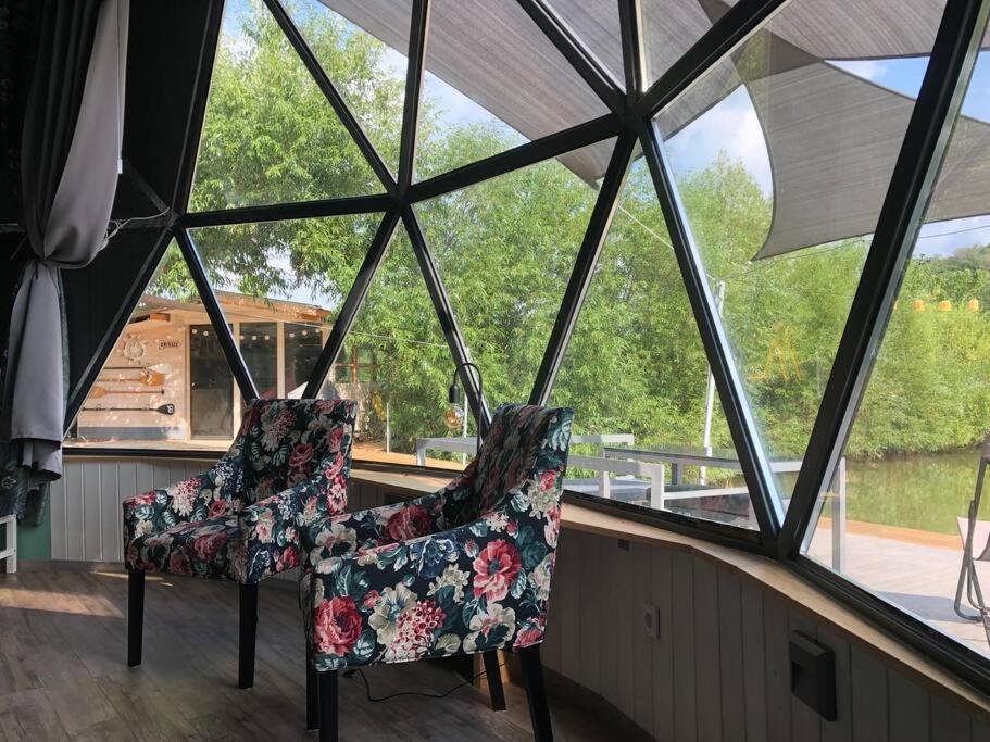 Domeglamping At Fishinglake Ságvár エクステリア 写真