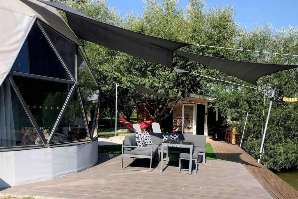 Domeglamping At Fishinglake Ságvár エクステリア 写真