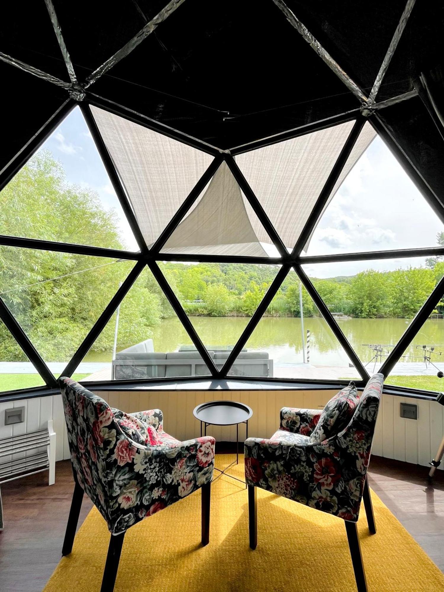 Domeglamping At Fishinglake Ságvár エクステリア 写真